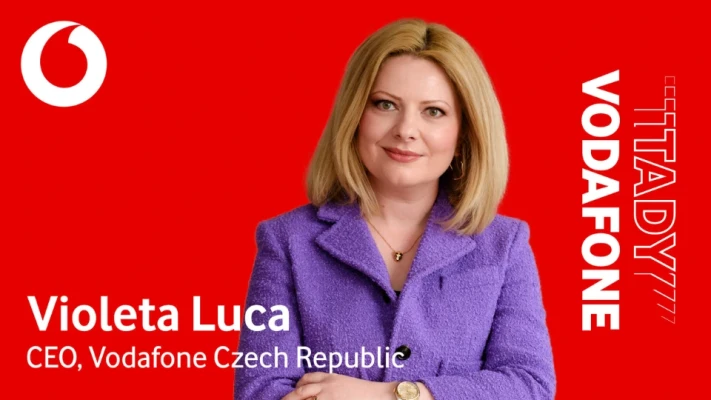 Jak se v Česku cítí žena, která stojí v čele jednoho z největších technologických hráčů na trhu? V tomto díle podcastu Tady Vodafone nás Violeta Luca, CEO českého Vodafonu, nechá nahlédnout hluboko pod pokličku své pracovní role i soukromí. Violeta v rozhovoru sdílí i své tipy na knihy, které jí změnily pohled na svět, a prozradí tři věci, na které se v nejbližší době nejvíc těší, ať už v práci nebo v osobním životě.